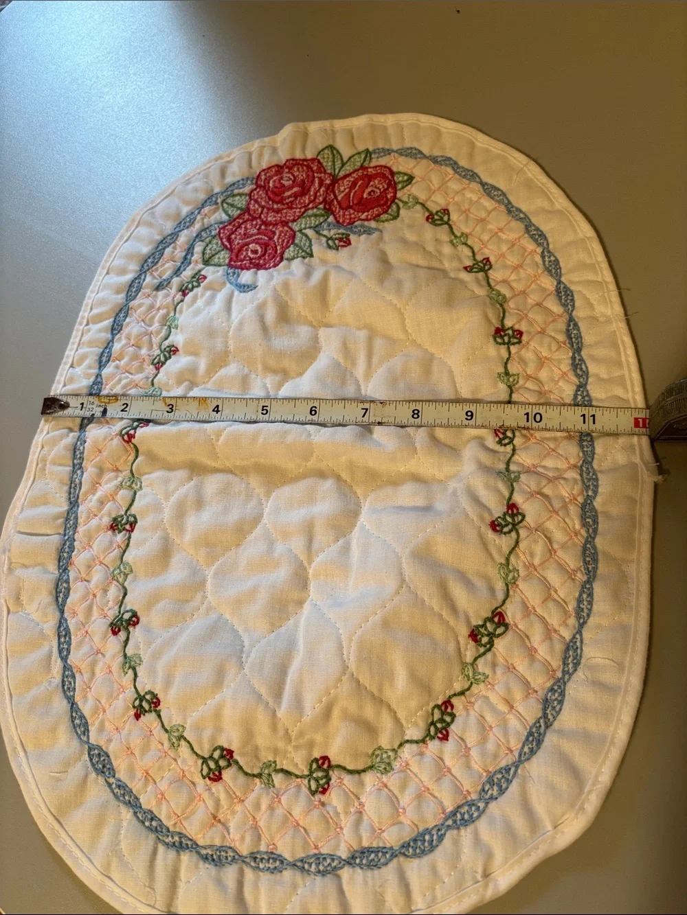 Vintage Embroidered Rose Quilted Placemat Set - White with Red & Green